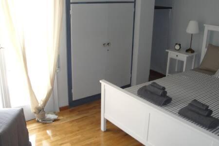 Illisia Roof Apartment Atene Esterno foto